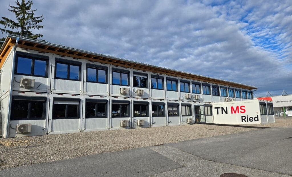Foto-Containerschule-scaled.jpg
